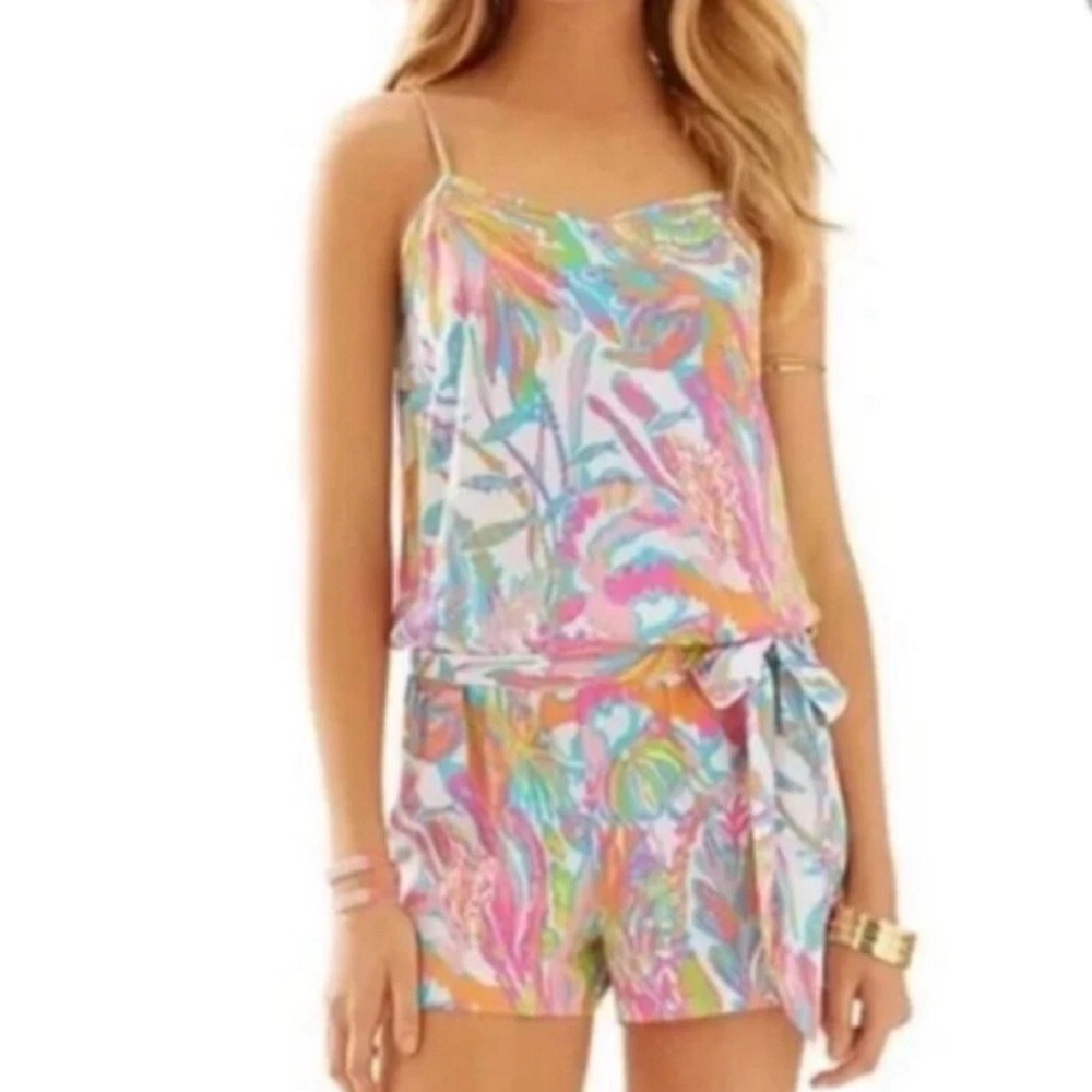 Lilly Pulitzer ladies Deanna Romper in Scuba to Cuba Print. Size x-small.